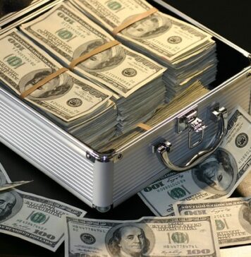 Ile zarabia Musk? Ile zarabia Musk?